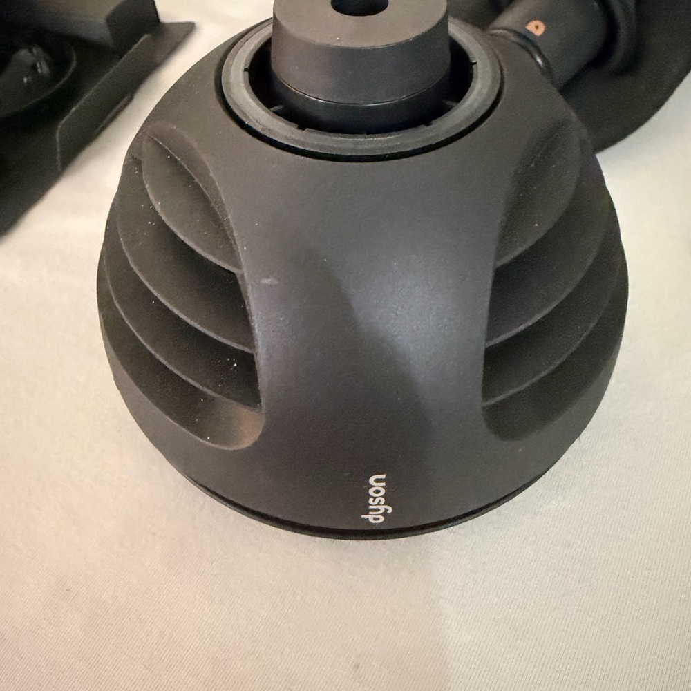 Dyson Nural Hair Dryer in Copper with all attachments - Picture 4 of 10
